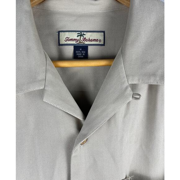 Tommy Bahama Without Reservations Silk Embroidered Back Button-Up Size Medium - Picture 7 of 9